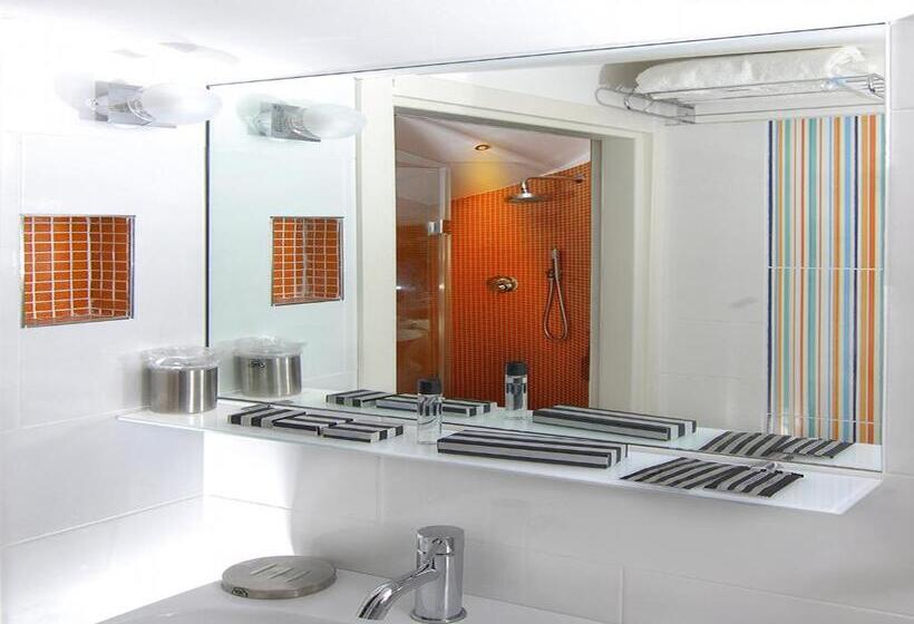 غرفة قياسية رباعية مزودة بشُرفة, Casablanca