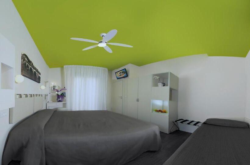 غرفة قياسية رباعية, Casablanca