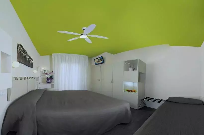 スタンダード４人部屋, Casablanca