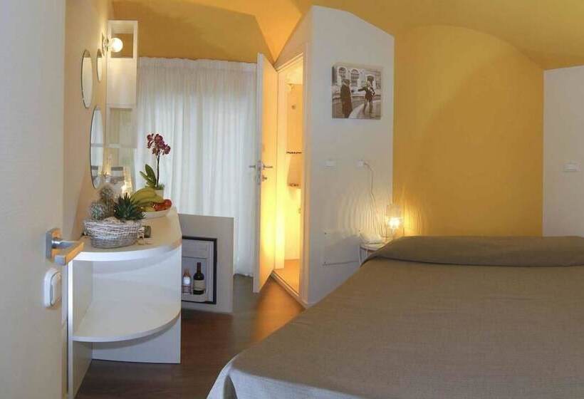 غرفة قياسية ثلاثية مزودة بشرفة, Casablanca