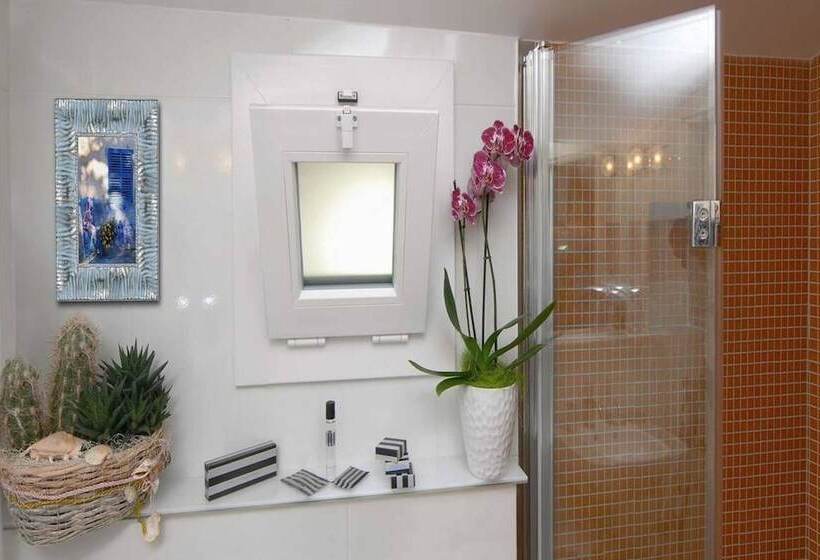 غرفة قياسية رباعية, Casablanca