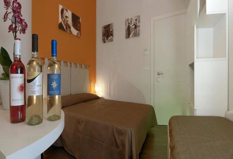 غرفة قياسية رباعية مزودة بشُرفة, Casablanca