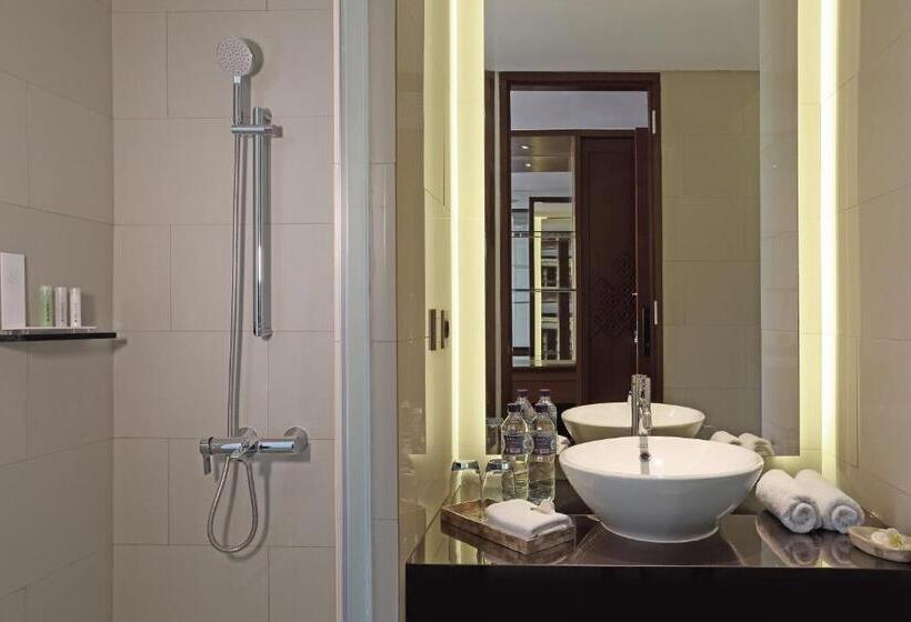 חדר דלוקס נוף בריכה, Golden Tulip Jineng Resort Bali