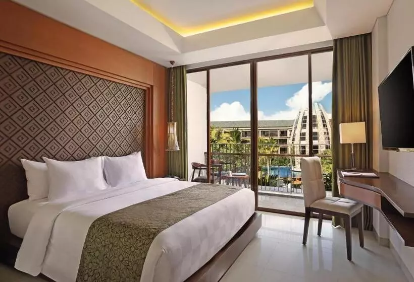 プールの見えるデラックスルーム, Golden Tulip Jineng Resort Bali