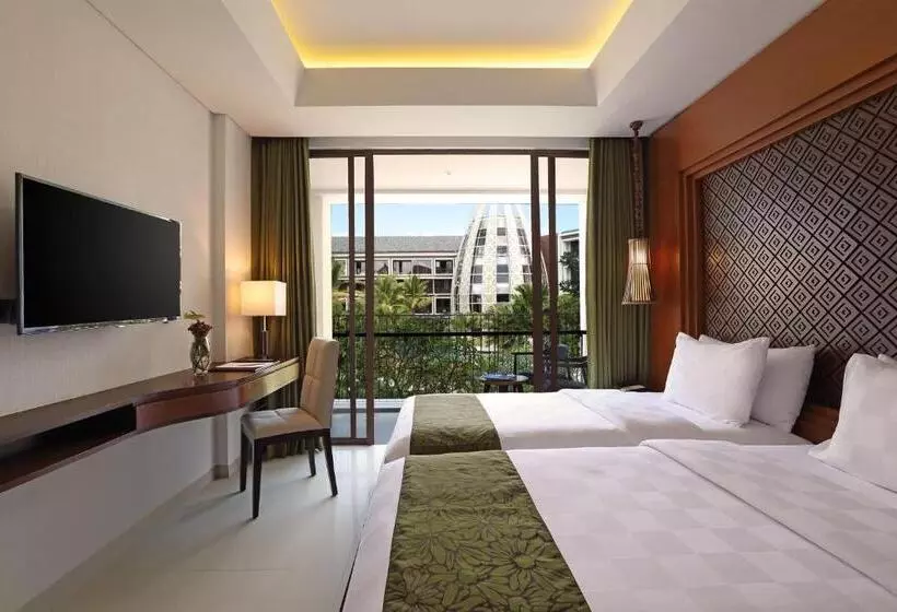 プールの見えるデラックスルーム, Golden Tulip Jineng Resort Bali