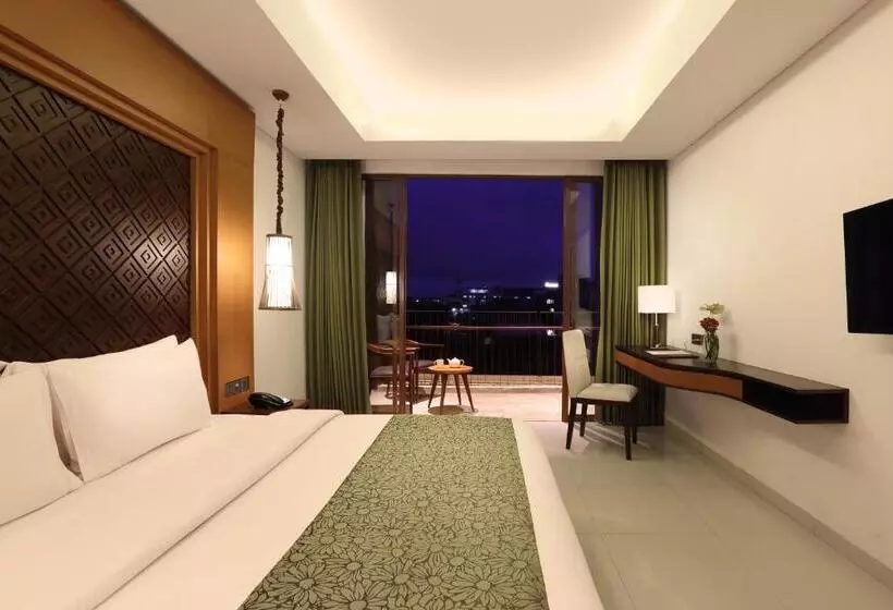 プールの見えるデラックスルーム, Golden Tulip Jineng Resort Bali