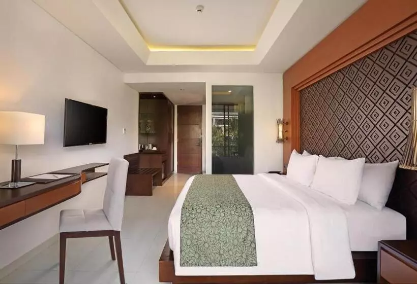 プールの見えるデラックスルーム, Golden Tulip Jineng Resort Bali