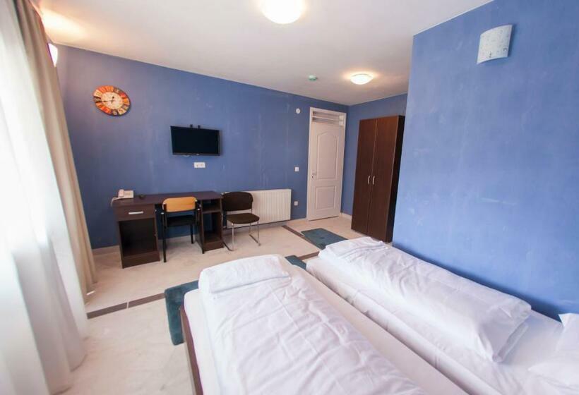 اتاق استاندارد, Hayat Hills