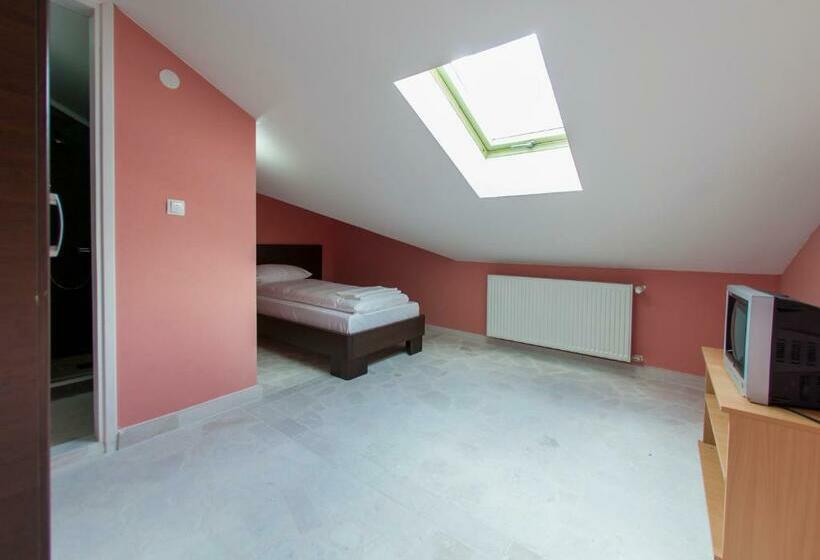 اتاق استاندارد یک نفره, Hayat Hills