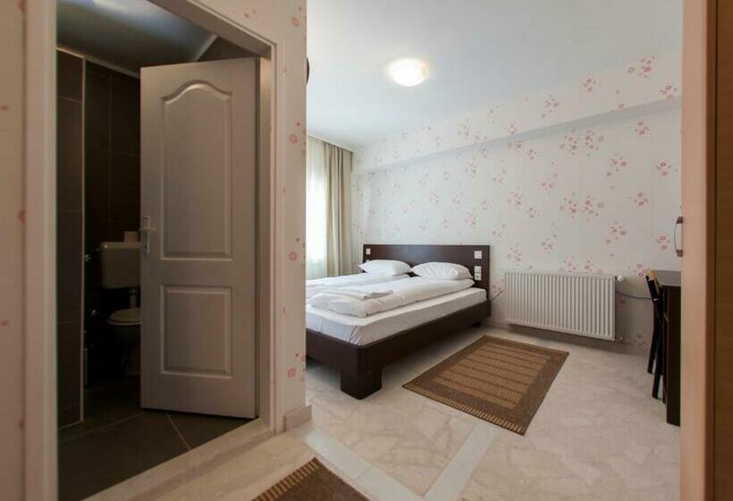 اتاق استاندارد, Hayat Hills