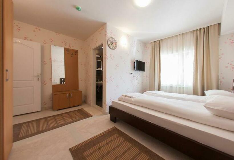 اتاق استاندارد, Hayat Hills