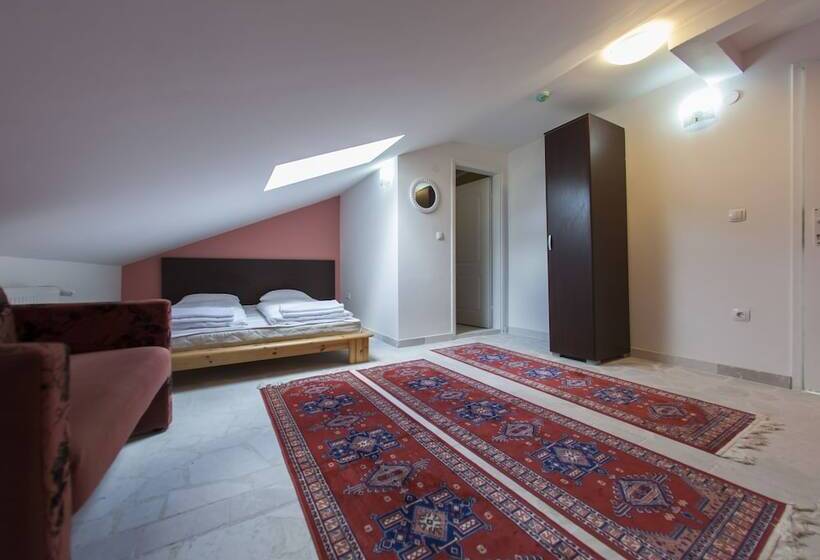 اتاق استاندارد یک نفره, Hayat Hills