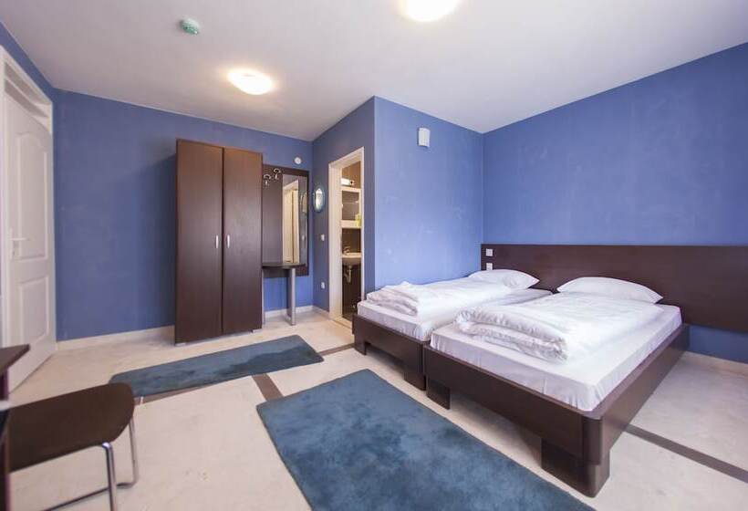 اتاق استاندارد, Hayat Hills