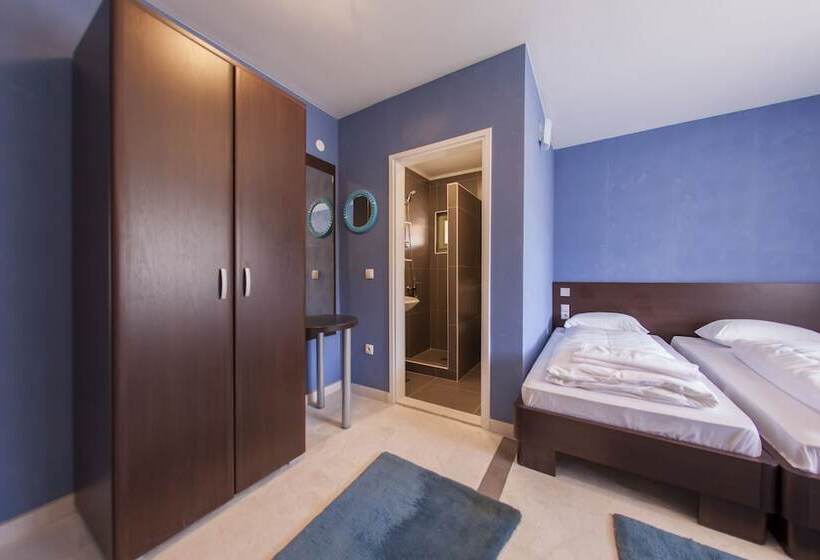 اتاق استاندارد, Hayat Hills