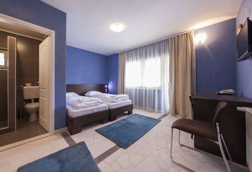 اتاق استاندارد, Hayat Hills