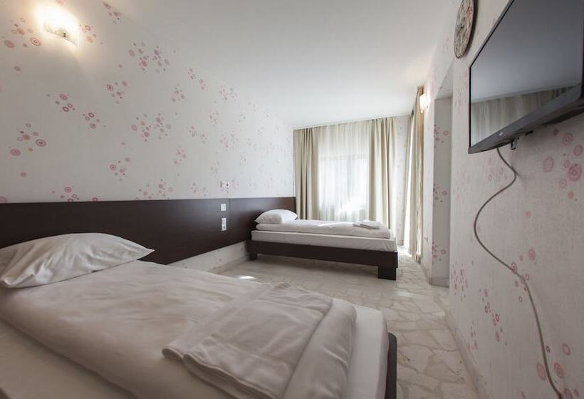 سوییت, Hayat Hills