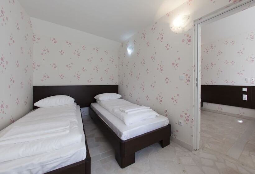 سوییت, Hayat Hills