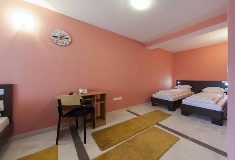 سوییت, Hayat Hills