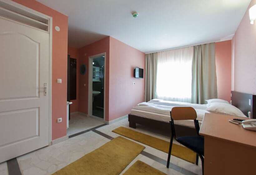 اتاق استاندارد چهار تخته, Hayat Hills