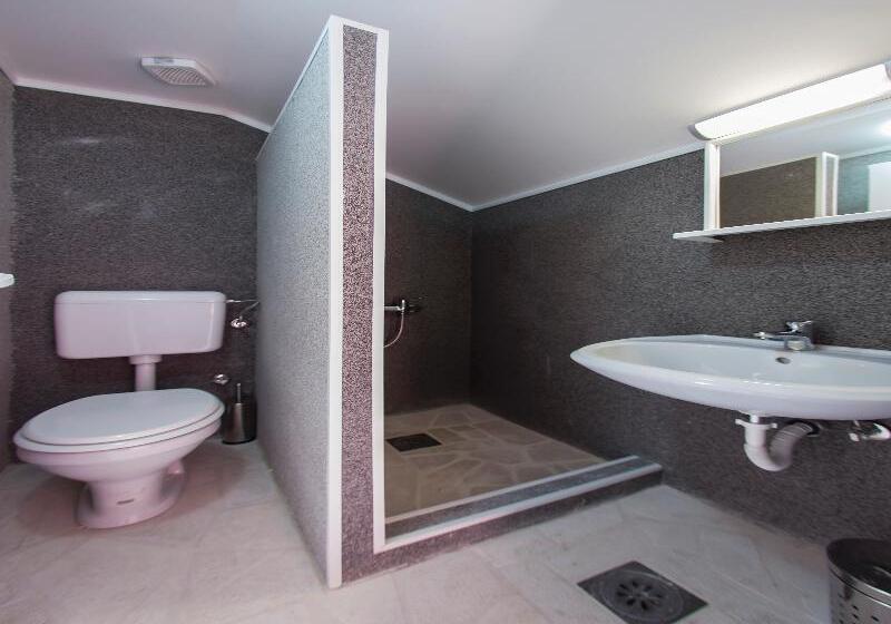 اتاق استاندارد یک نفره, Hayat Hills