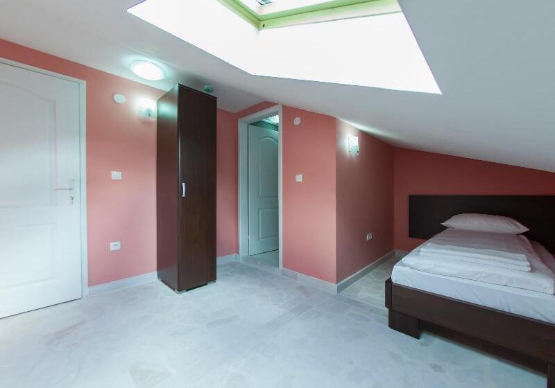 اتاق استاندارد یک نفره, Hayat Hills