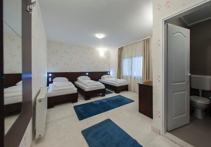 اتاق استاندارد سه نفره, Hayat Hills