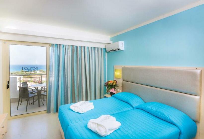 غرفة عائلية, Kouros Palace