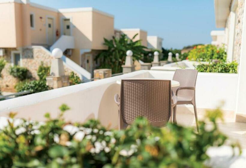 غرفة عائلية, Kouros Palace