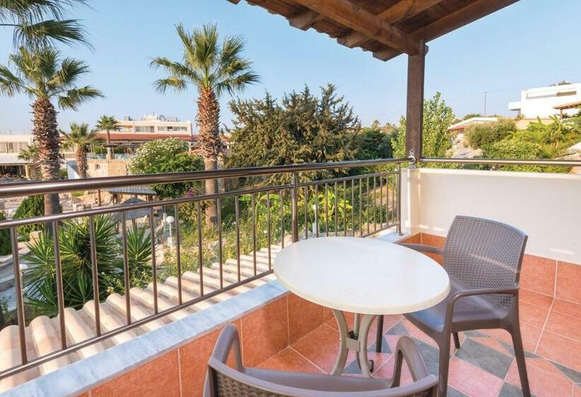 غرفة عائلية, Kouros Palace