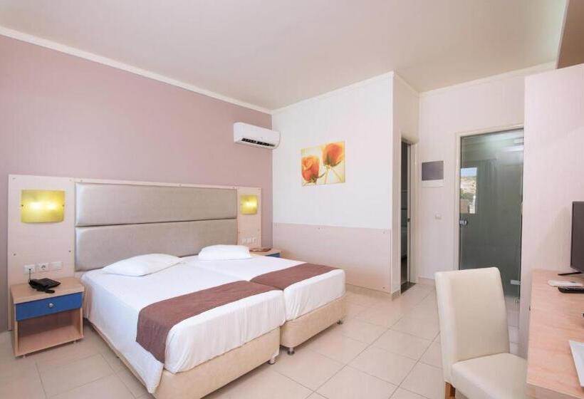 غرفة عائلية, Kouros Palace