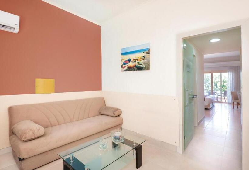 سوییت جونیور, Kouros Palace