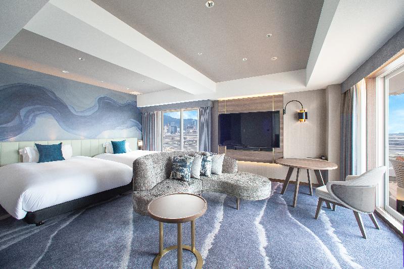 غرفة عائلية, Kouros Palace