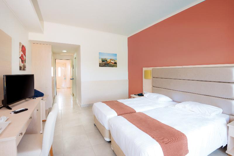 سوییت جونیور, Kouros Palace