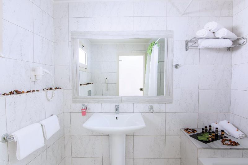 غرفة عائلية, Kouros Palace