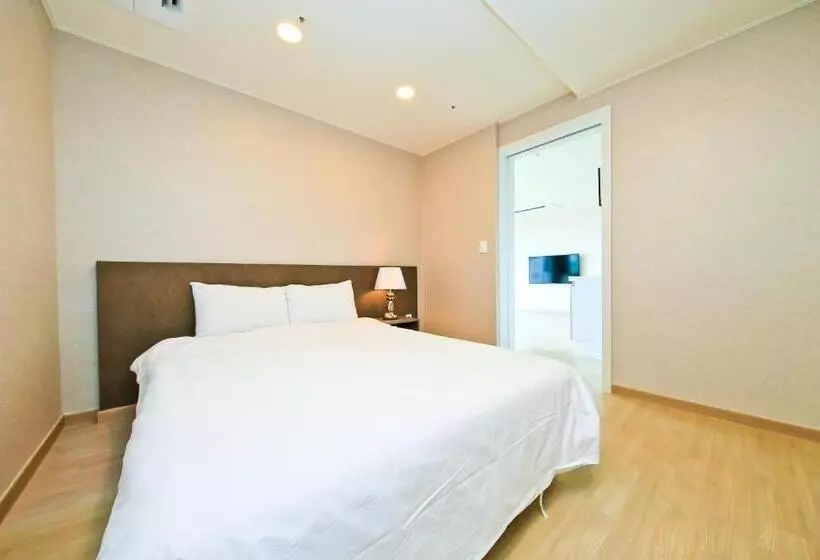 اتاق لوکس با چشم‌انداز دریا, Pampas Resort