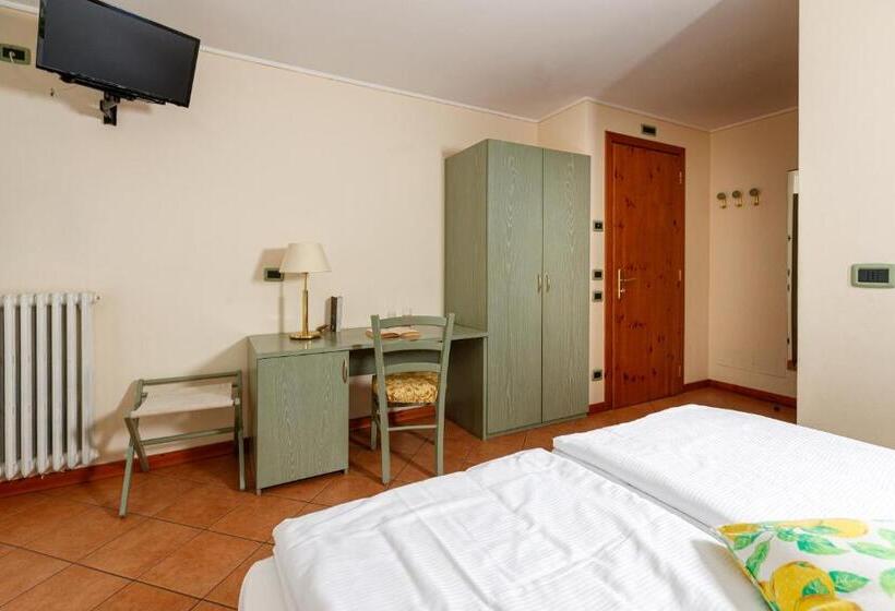 스탠다드 트리플 룸, Villa Rina