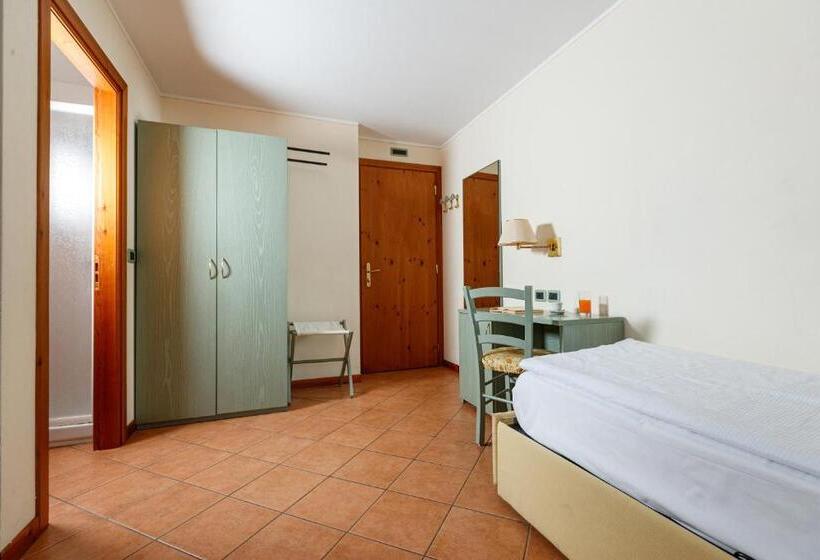 스탠다드 트리플 룸, Villa Rina