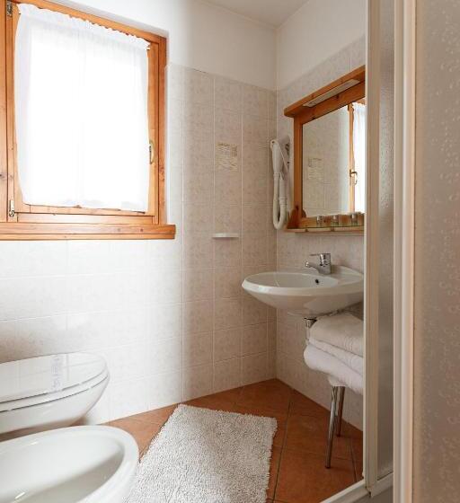 스탠다드 트리플 룸, Villa Rina