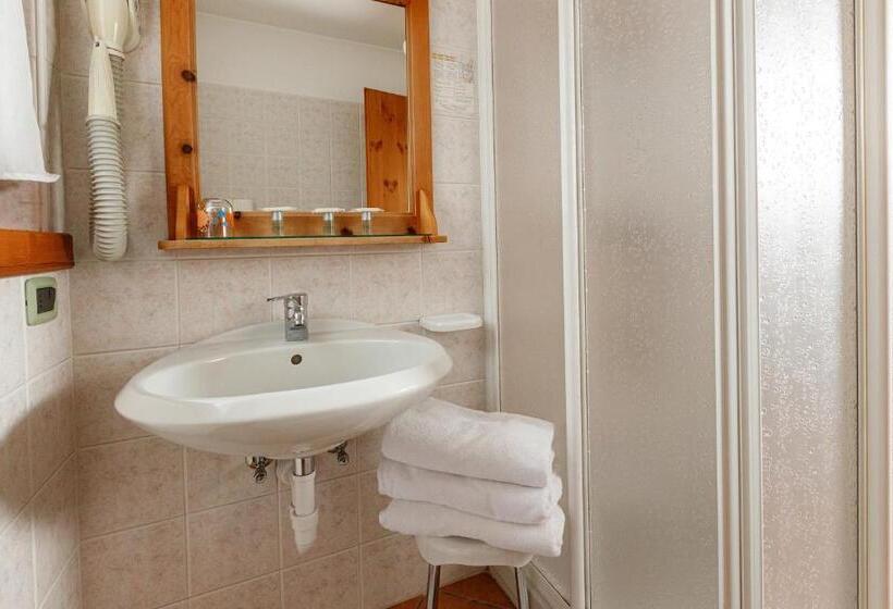 스탠다드 트리플 룸, Villa Rina