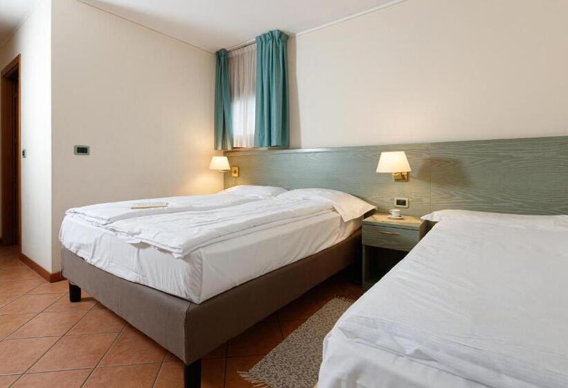 스탠다드 트리플 룸, Villa Rina