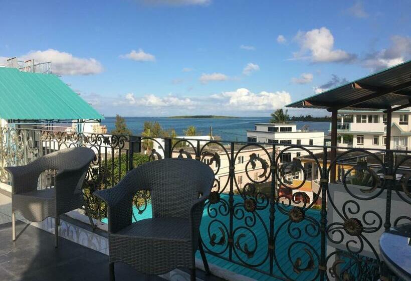 اتاق خانوادگی با چشم‌انداز دریا, Les Aigrettes