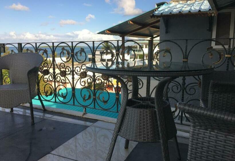 اتاق خانوادگی با چشم‌انداز دریا, Les Aigrettes