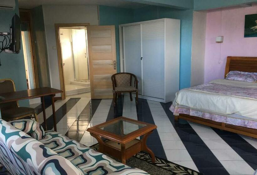 اتاق خانوادگی با چشم‌انداز دریا, Les Aigrettes