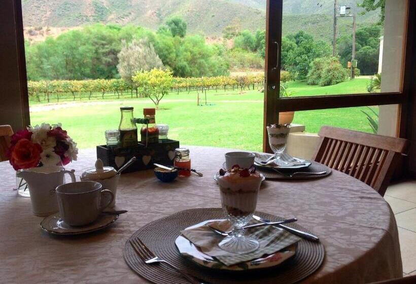 جناح إدارى, Oaksrest Vineyards Guest Farm