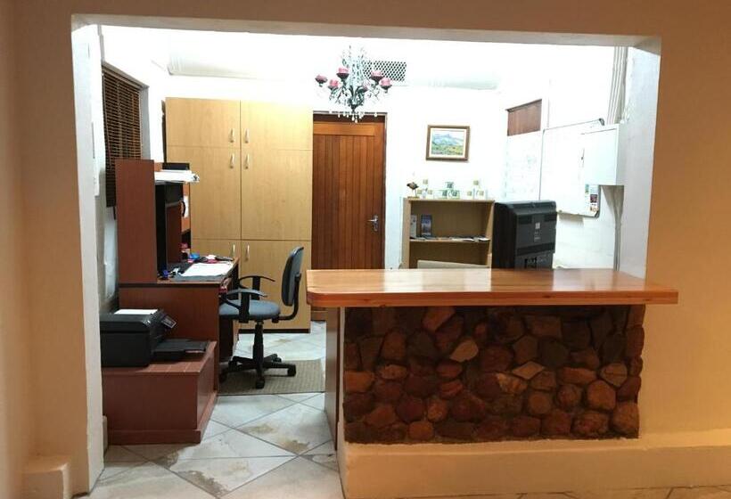 جناح إدارى, Oaksrest Vineyards Guest Farm