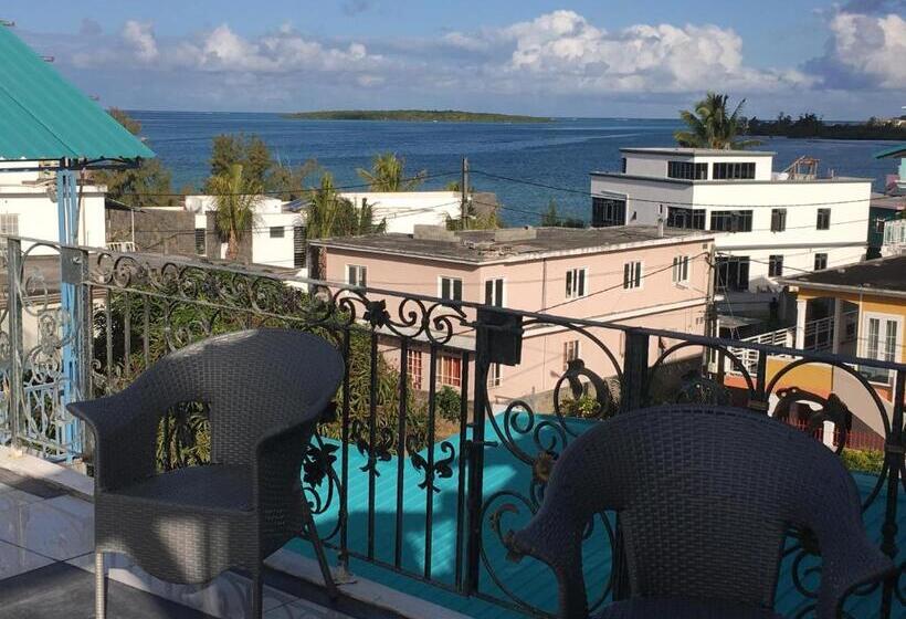 اتاق خانوادگی با چشم‌انداز دریا, Les Aigrettes