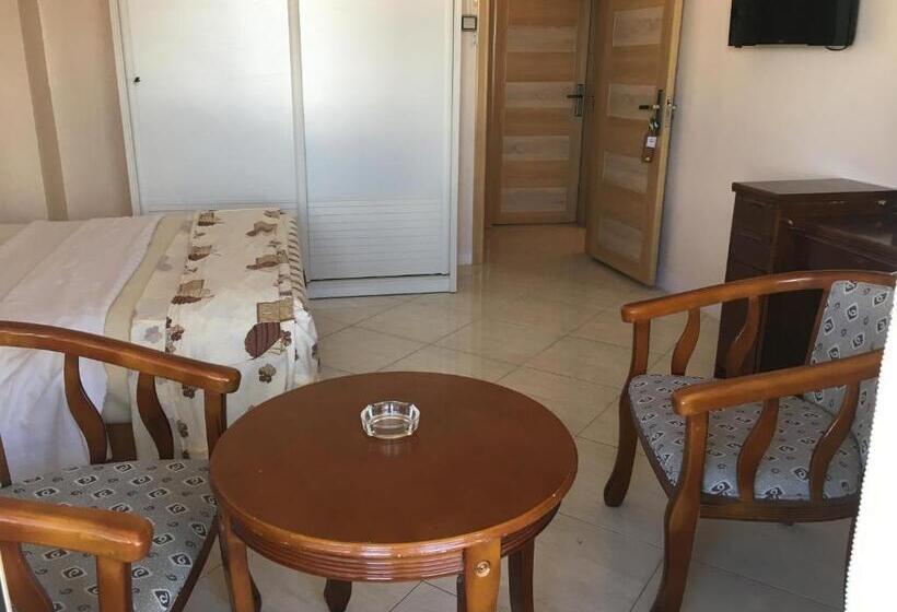 اتاق لوکس با بالکن, Les Aigrettes