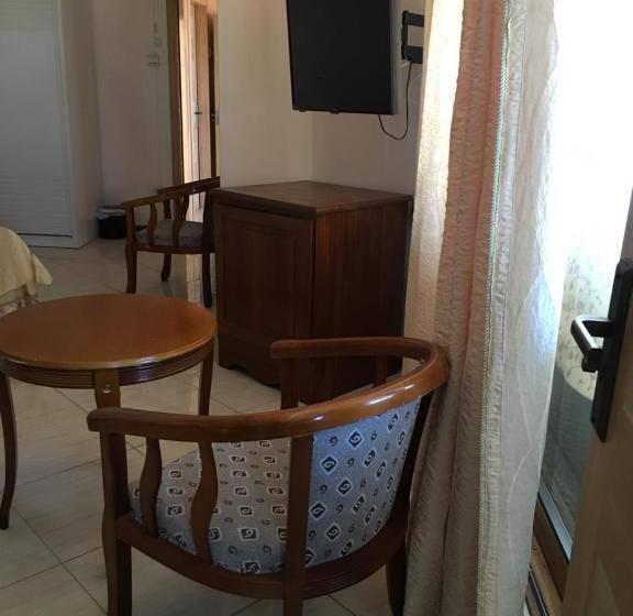 اتاق لوکس با بالکن, Les Aigrettes