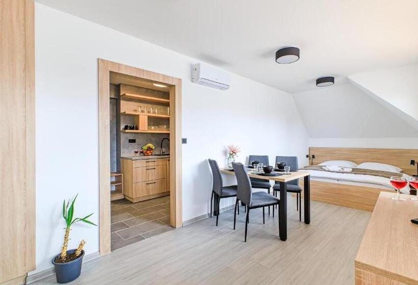 חדר סופריור לשלושה, Salaška Penzion