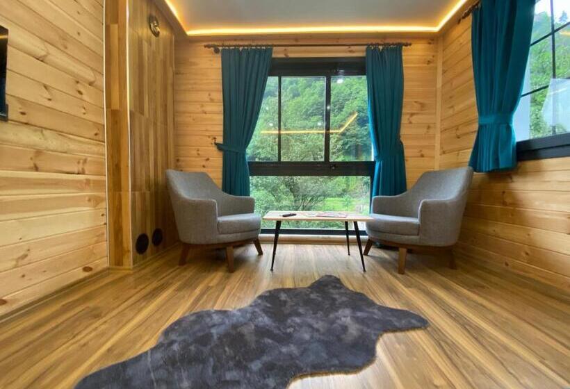 חדר סטנדרט, Ni̇ka